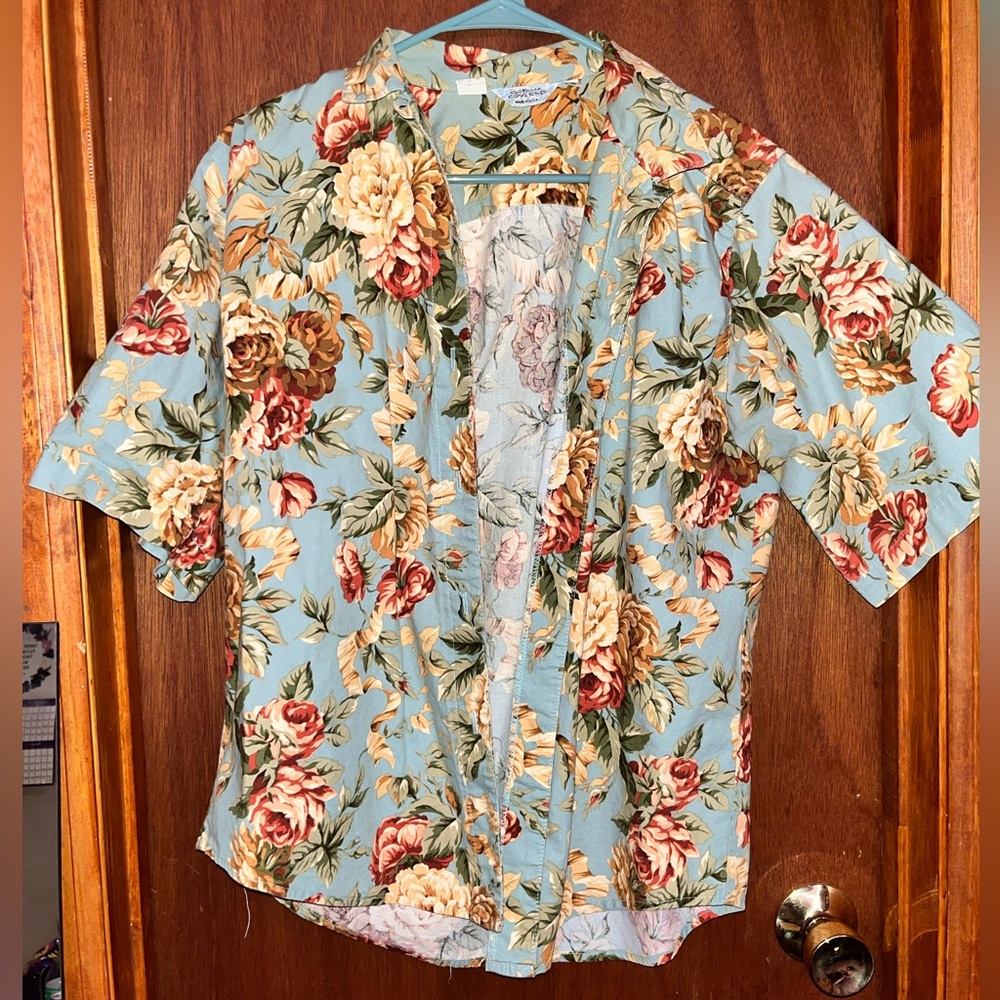 Floral button down shirt🪷